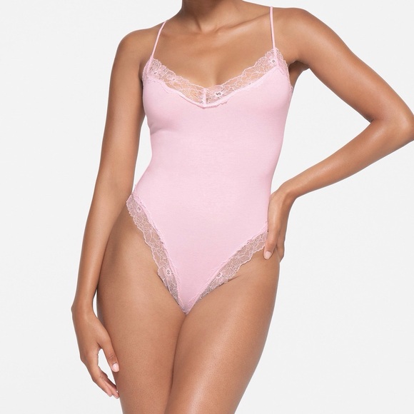 SKIMS Fits Everybody Lace Cami BodysuitCherry BlossomSize L